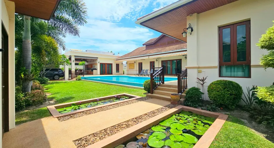 For sale 4 bedrooms villa in Hua Hin, Prachuap Khiri Khan