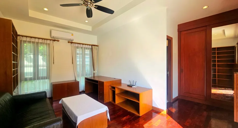 For sale 4 bedrooms villa in Hua Hin, Prachuap Khiri Khan