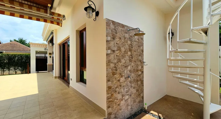 For sale 4 bedrooms villa in Hua Hin, Prachuap Khiri Khan