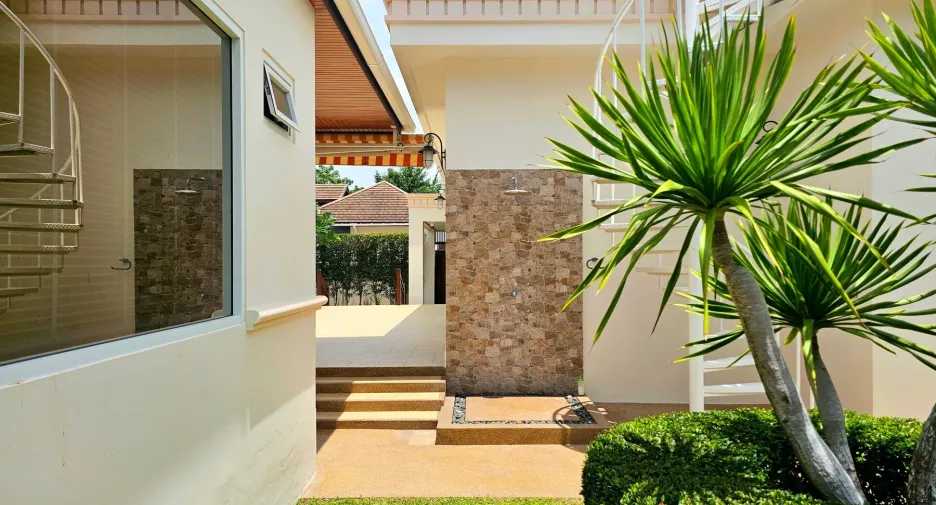 For sale 4 bedrooms villa in Hua Hin, Prachuap Khiri Khan