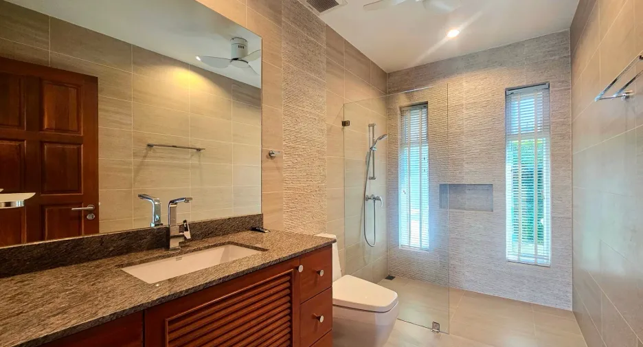 For sale 4 bedrooms villa in Hua Hin, Prachuap Khiri Khan