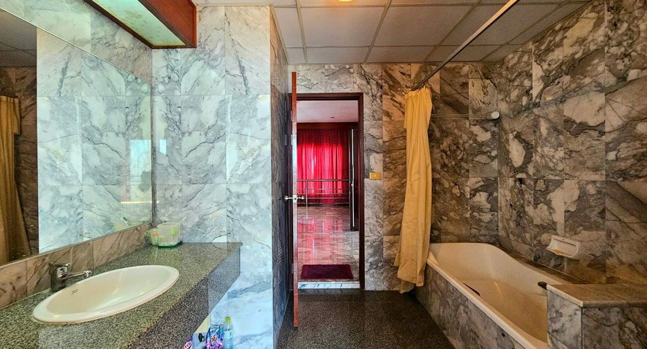 For sale 4 bedrooms condo in Cha Am, Phetchaburi