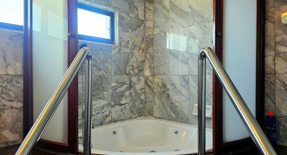 For sale 4 bedrooms condo in Cha Am, Phetchaburi