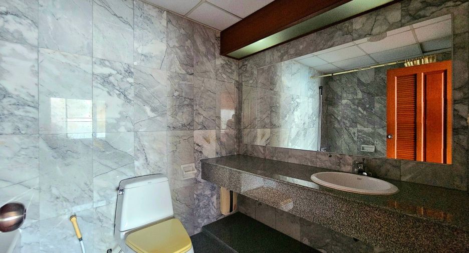 For sale 4 bedrooms condo in Cha Am, Phetchaburi