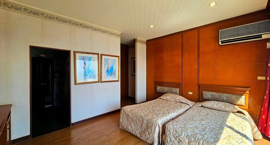 For sale 4 bedrooms condo in Cha Am, Phetchaburi