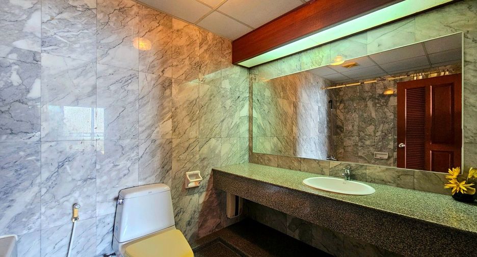 For sale 4 bedrooms condo in Cha Am, Phetchaburi