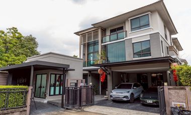 Casa en venta y en alquiler de 4 habitaciones en Don Mueang, Bangkok