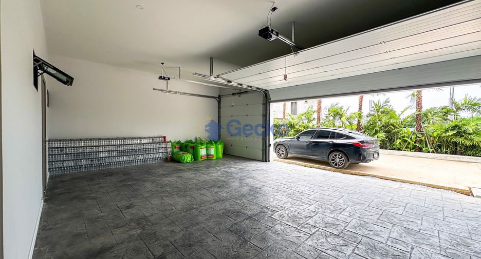 For sale 5 bedrooms house in Bang Lamung, Chonburi