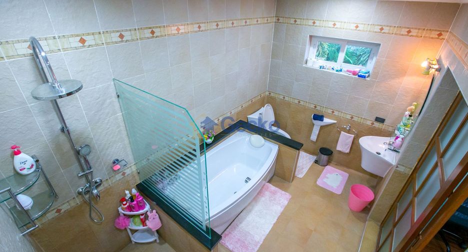 Haus zum Kauf mit 7 Zimmer in Bang Lamung, Chonburi