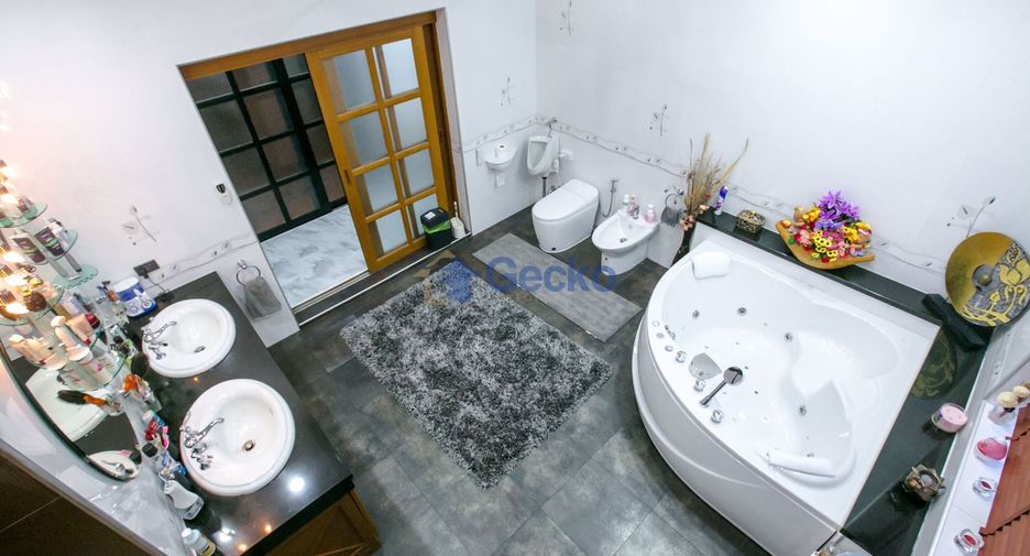 Haus zum Kauf mit 7 Zimmer in Bang Lamung, Chonburi