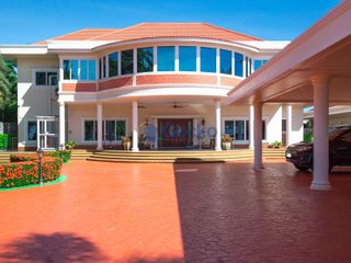 Haus zum Kauf mit 7 Zimmer in Bang Lamung, Chonburi