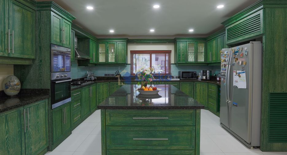 Haus zum Kauf mit 7 Zimmer in Bang Lamung, Chonburi