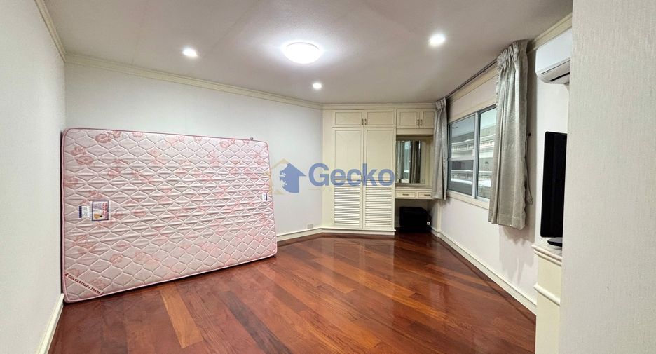 For rent 3 bedrooms condo in Bang Lamung, Chonburi
