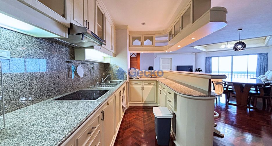 For rent 3 bedrooms condo in Bang Lamung, Chonburi