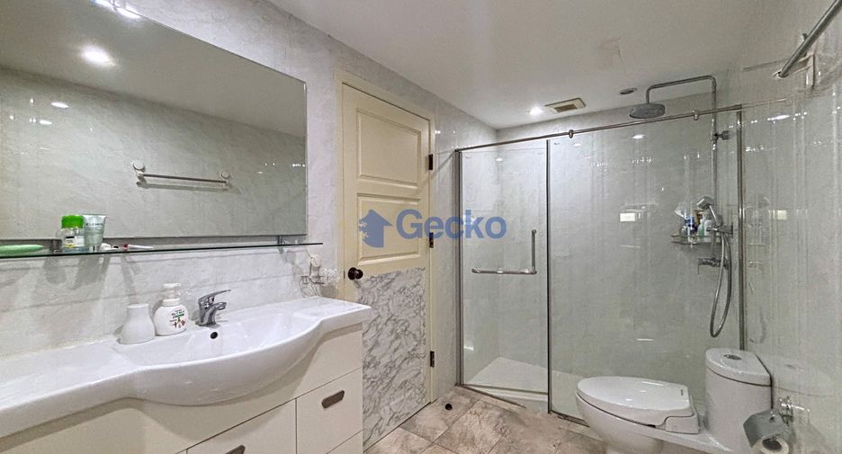 For rent 3 bedrooms condo in Bang Lamung, Chonburi
