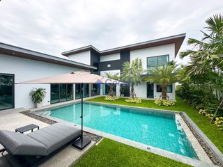 Casa en venta de 6 habitaciones en Bang Lamung, Chonburi