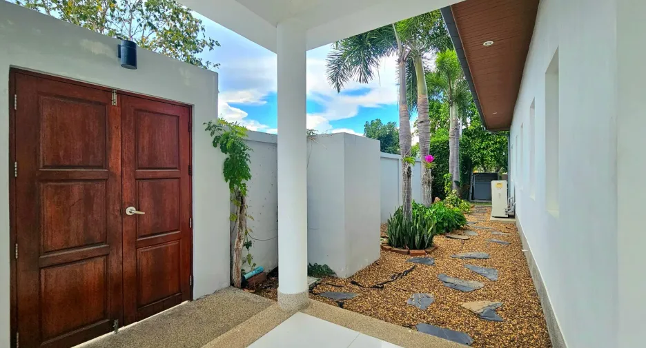 For sale 4 bedrooms villa in Hua Hin, Prachuap Khiri Khan