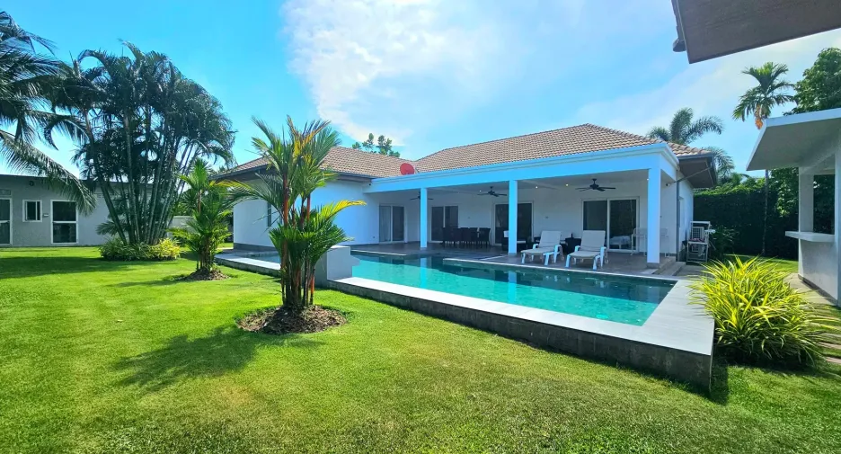 For sale 4 bedrooms villa in Hua Hin, Prachuap Khiri Khan