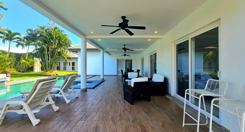 For sale 4 bedrooms villa in Hua Hin, Prachuap Khiri Khan