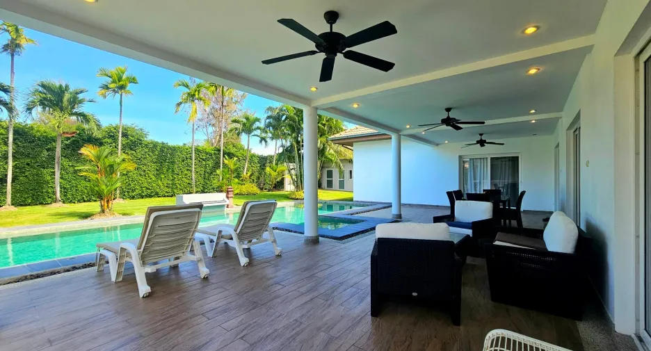 For sale 4 bedrooms villa in Hua Hin, Prachuap Khiri Khan