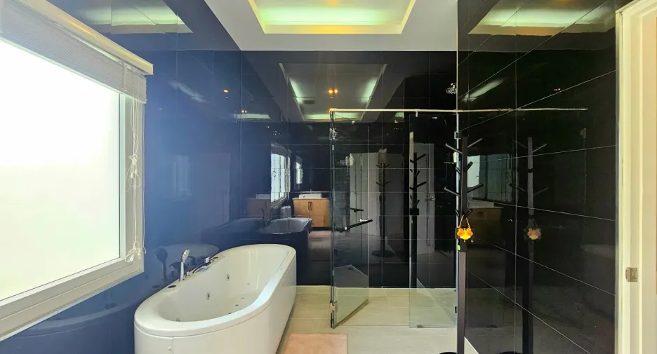 For sale 4 bedrooms villa in Hua Hin, Prachuap Khiri Khan