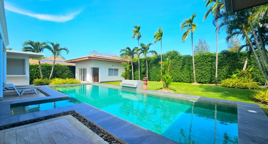 For sale 4 bedrooms villa in Hua Hin, Prachuap Khiri Khan