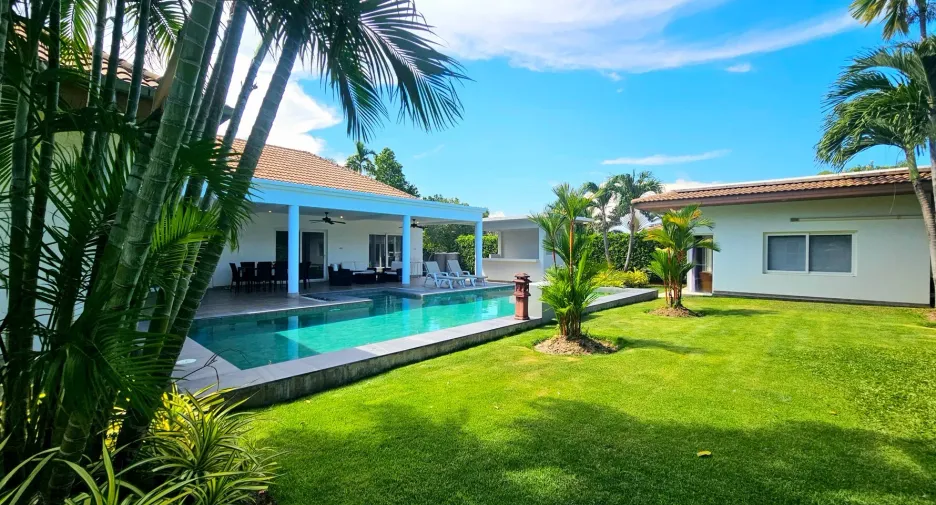 For sale 4 bedrooms villa in Hua Hin, Prachuap Khiri Khan