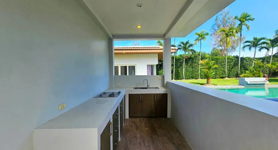 For sale 4 bedrooms villa in Hua Hin, Prachuap Khiri Khan