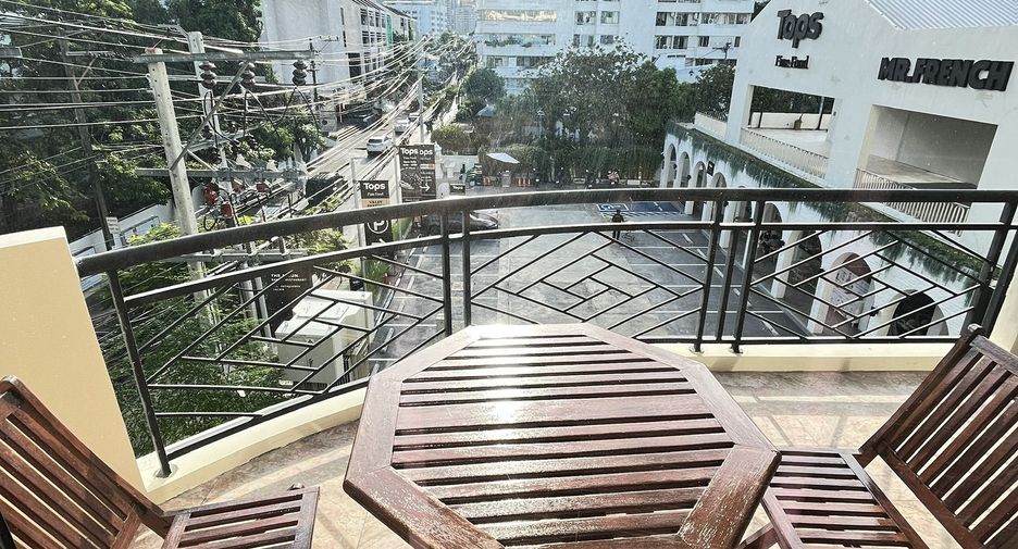 For rent 2 bedrooms condo in Watthana, Bangkok