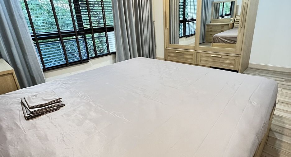 For rent 2 bedrooms condo in Watthana, Bangkok