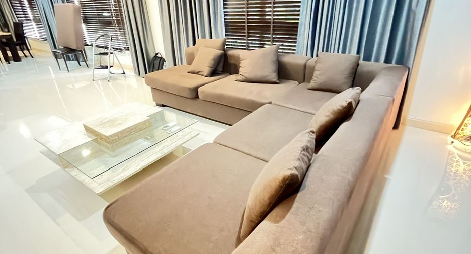 For rent 2 bedrooms condo in Watthana, Bangkok