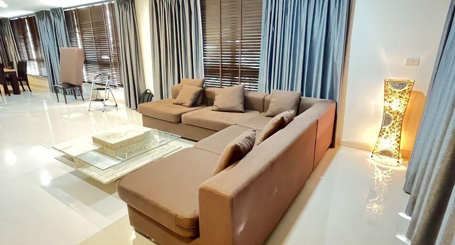 For rent 2 bedrooms condo in Watthana, Bangkok