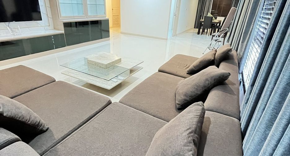 For rent 2 bedrooms condo in Watthana, Bangkok