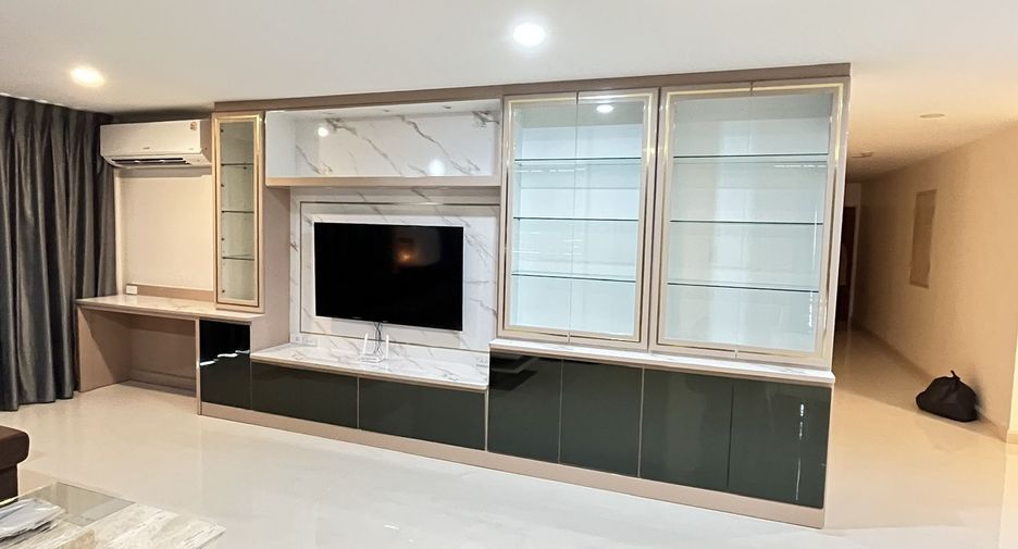 For rent 2 bedrooms condo in Watthana, Bangkok