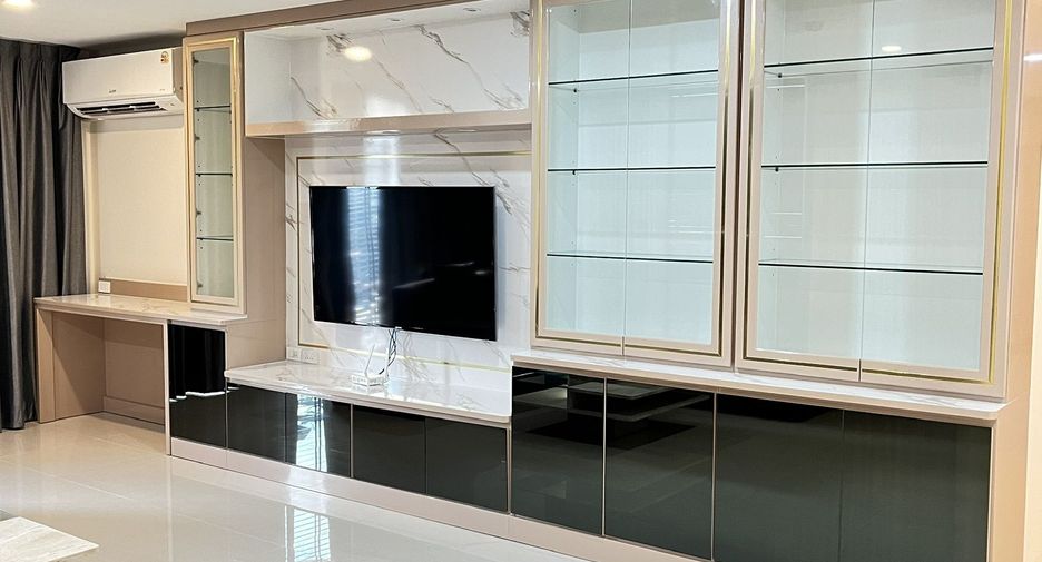 For rent 2 bedrooms condo in Watthana, Bangkok