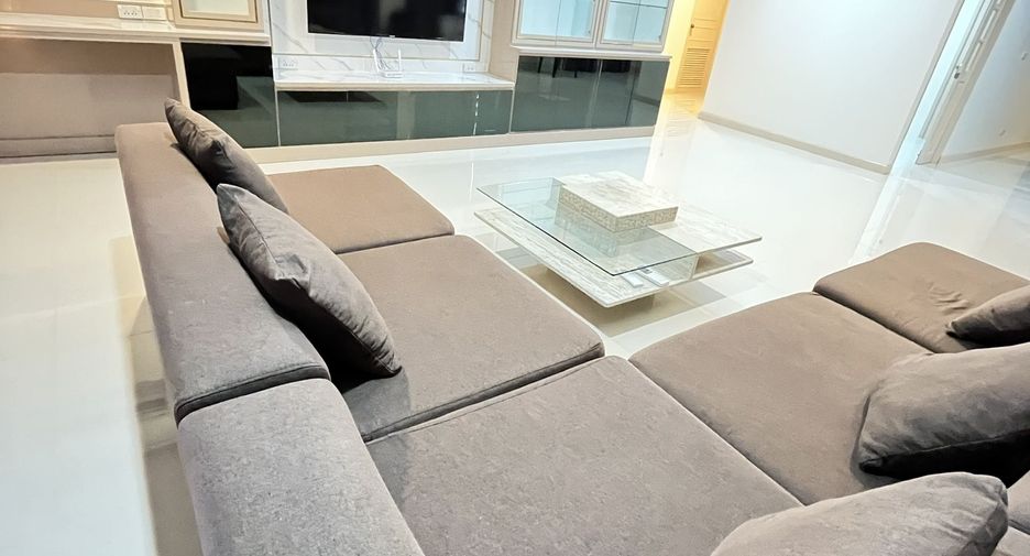 For rent 2 bedrooms condo in Watthana, Bangkok