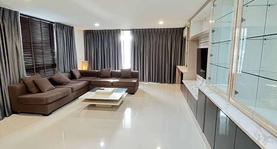 For rent 2 bedrooms condo in Watthana, Bangkok