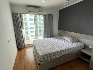 For rent 3 bedrooms condo in Yan Nawa, Bangkok