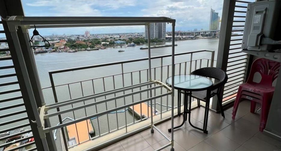 For rent 3 bedrooms condo in Yan Nawa, Bangkok