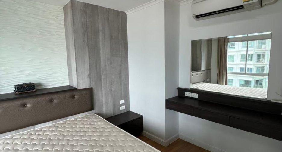 For rent 3 bedrooms condo in Yan Nawa, Bangkok