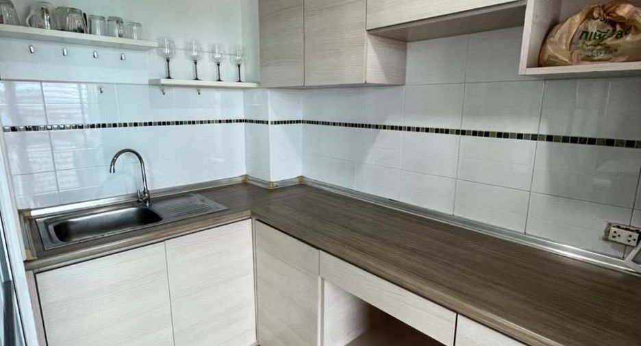 For rent 3 bedrooms condo in Yan Nawa, Bangkok