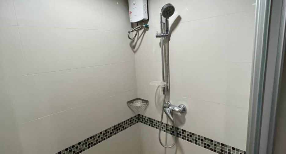 For rent 3 bedrooms condo in Yan Nawa, Bangkok