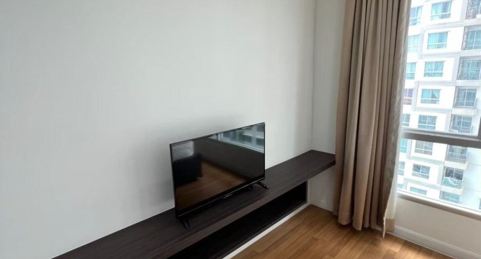 For rent 3 bedrooms condo in Yan Nawa, Bangkok