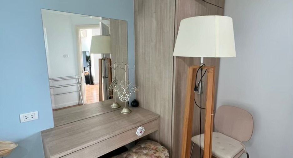 For rent 3 bedrooms condo in Yan Nawa, Bangkok