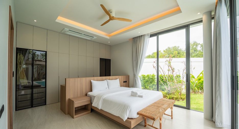 For rent 4 bedrooms villa in Mueang Phuket, Phuket