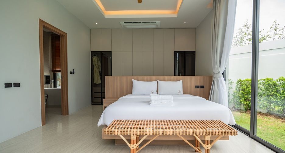 For rent 4 bedrooms villa in Mueang Phuket, Phuket