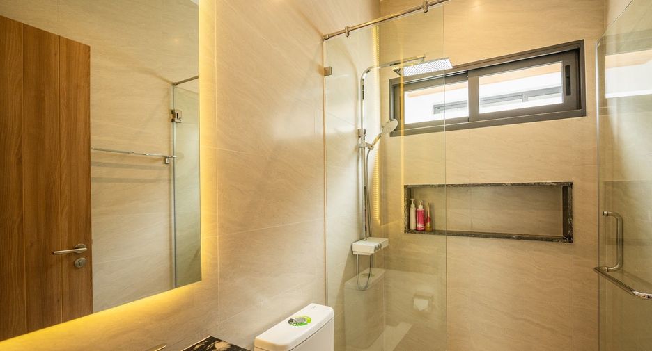 For rent 4 bedrooms villa in Mueang Phuket, Phuket