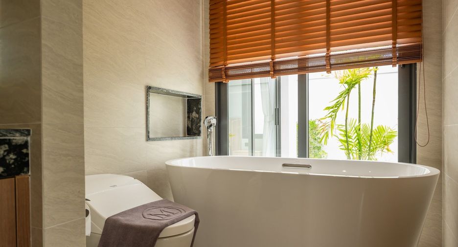 For rent 4 bedrooms villa in Mueang Phuket, Phuket