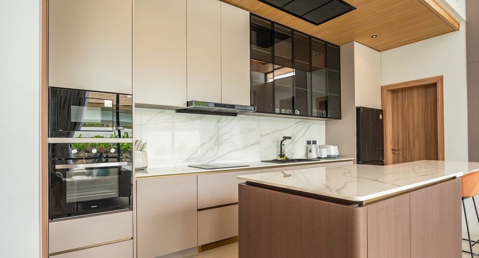 For rent 4 bedrooms villa in Mueang Phuket, Phuket