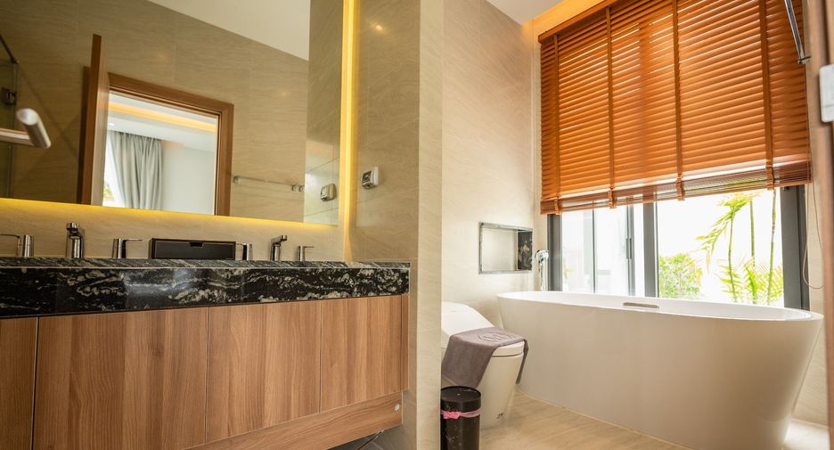 For rent 4 bedrooms villa in Mueang Phuket, Phuket